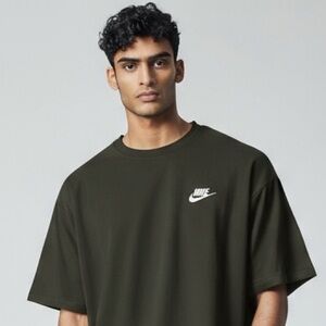 Nike Tee Mens XXL Black Embroidered Logo New with Tags